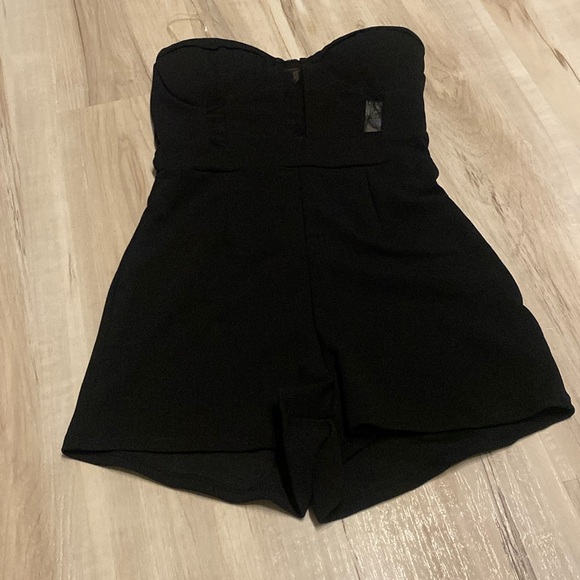 NWT CHARLOTTE RUSSE | Black Strapless Romper - Picture 1 of 6